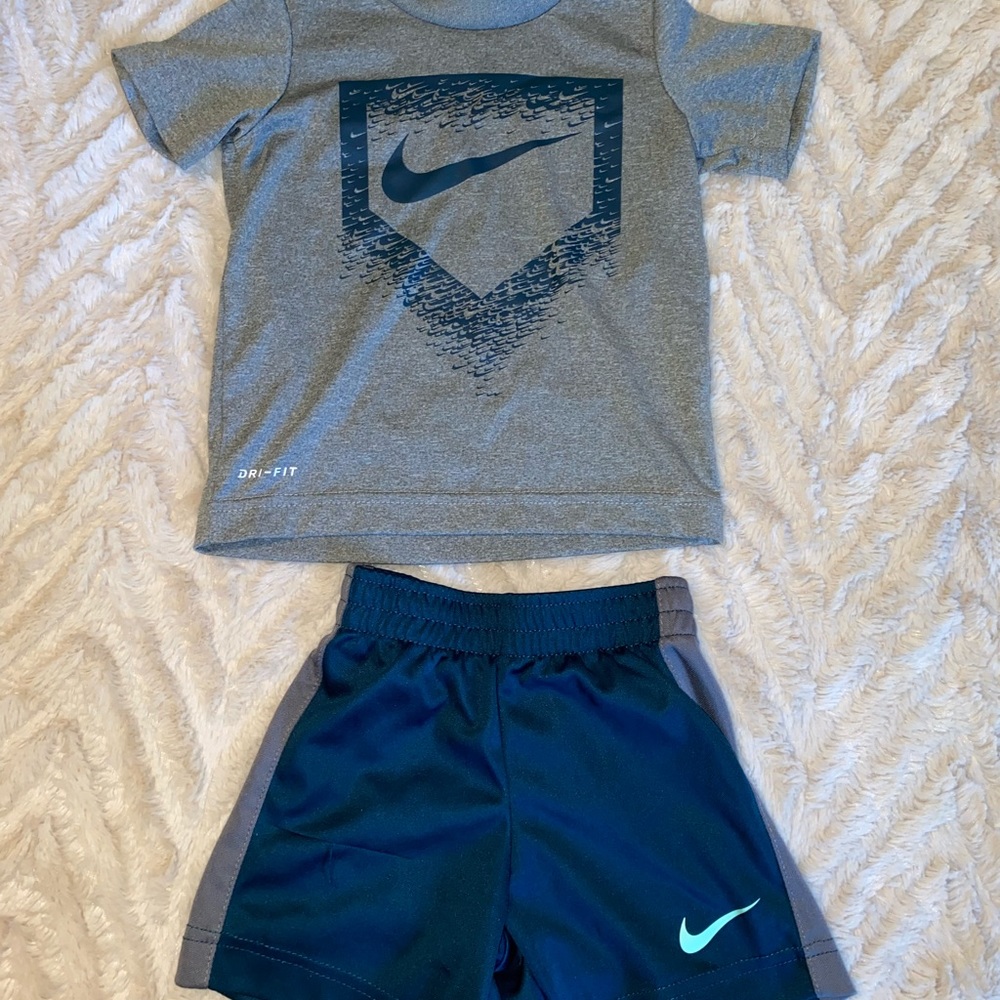 Nike toddler dry-fit shirt and shorts set